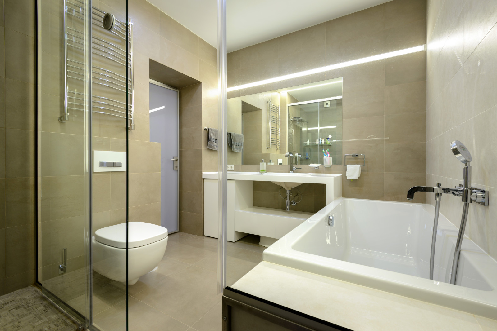 apartment with aquarium