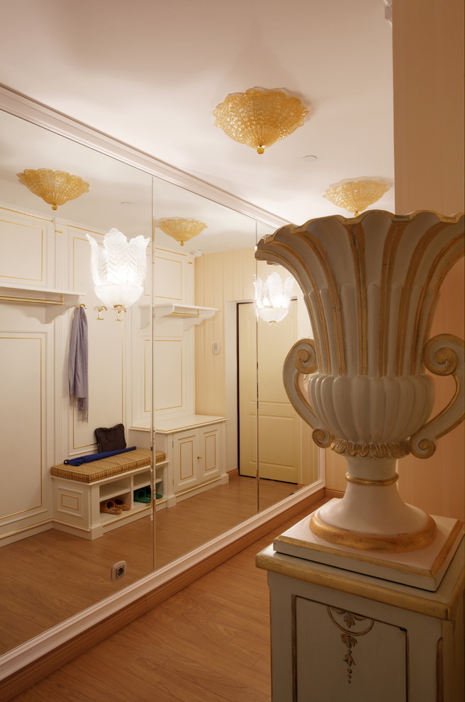 В светлых тонах.