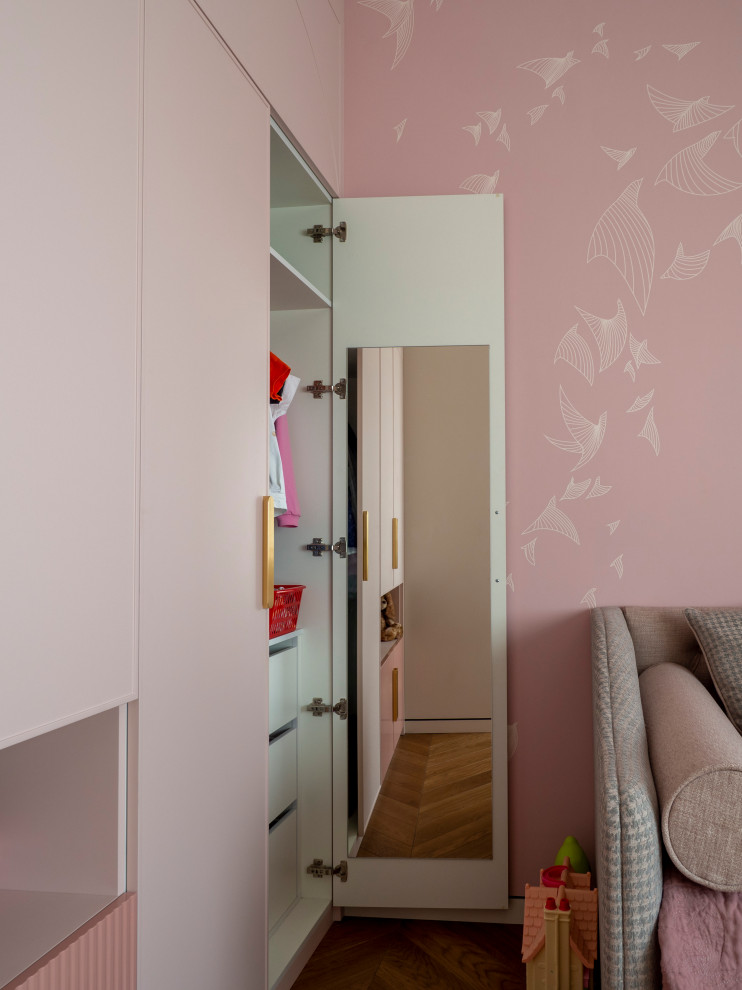 Меблировка детской в розовых тонах