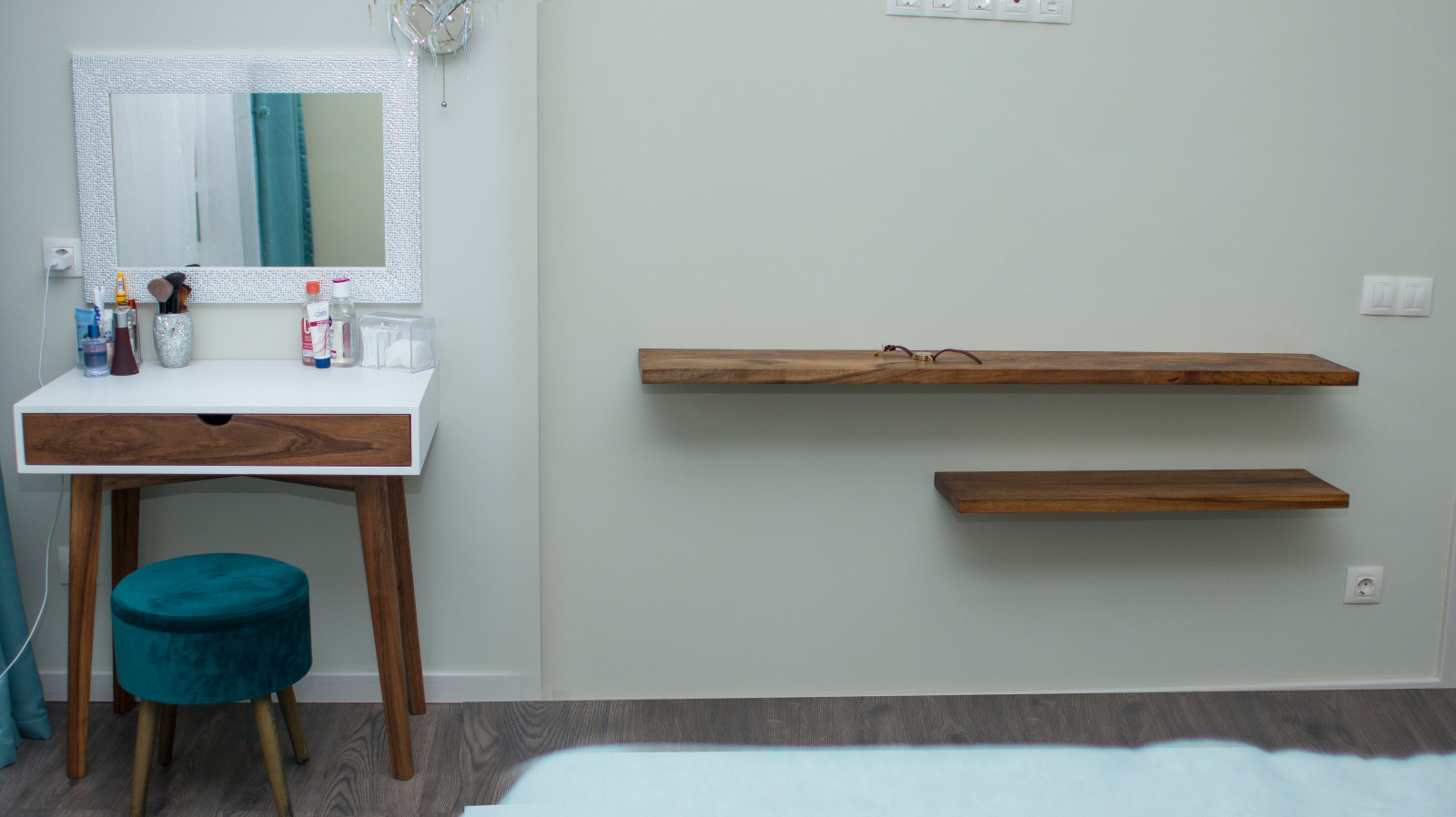 Обложка проекта: Орех и ретро.