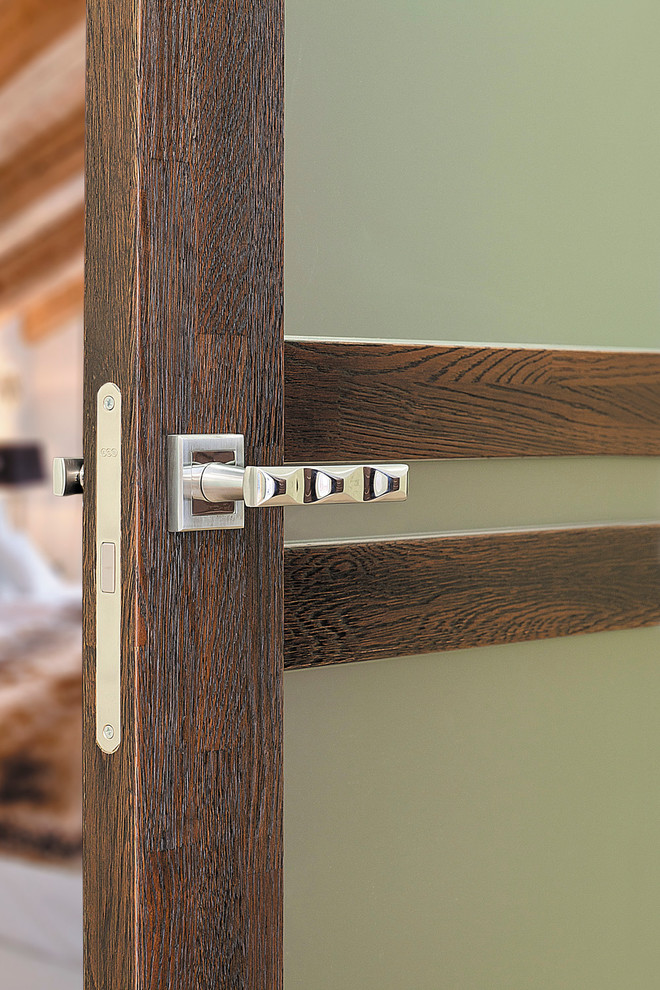 Alvero doors in details