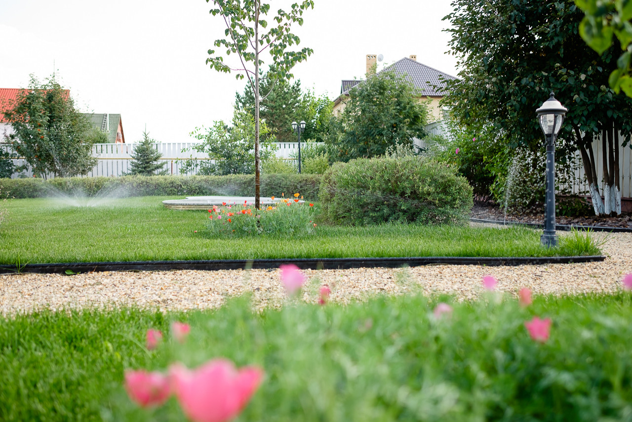 Сад с зеленой крышей