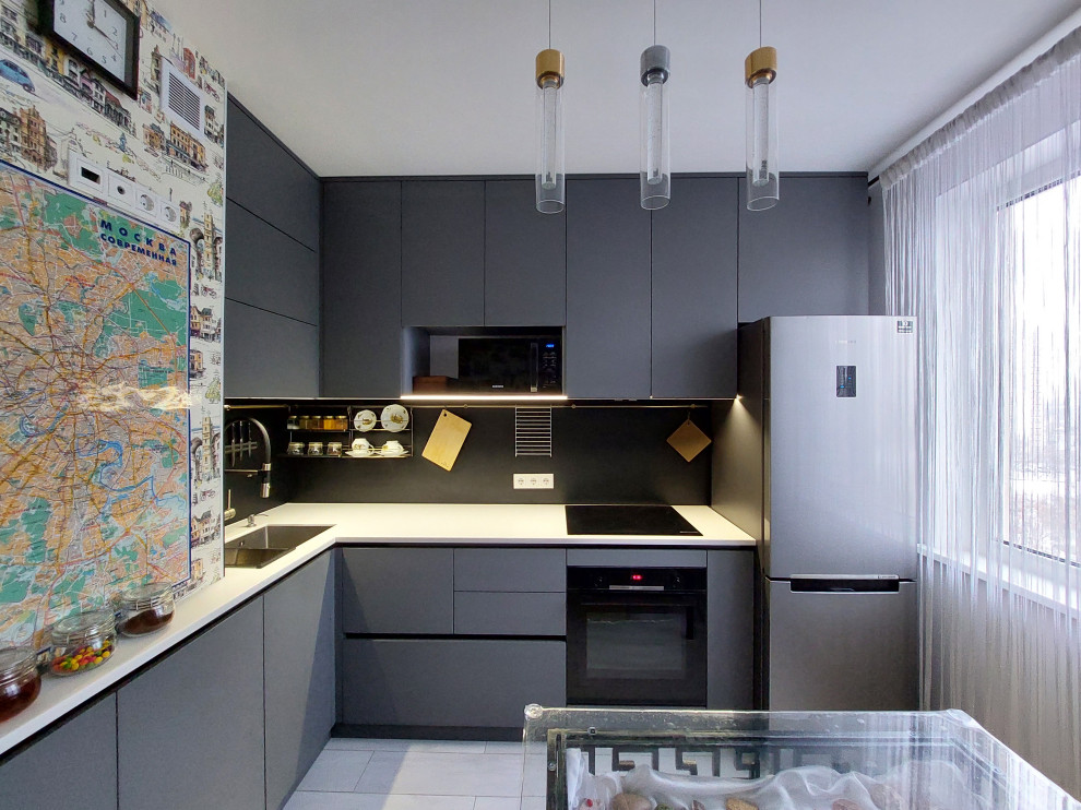 Серая кухня для городской квартиры