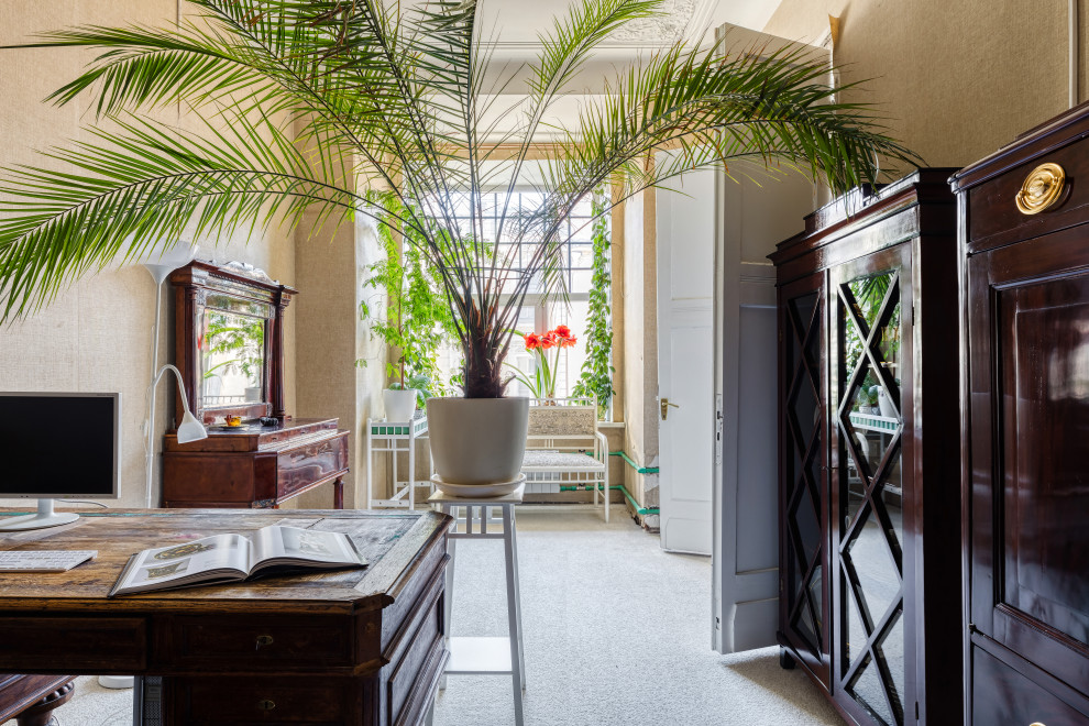 В гостях: Квартира в Петербурге – со слоном и антиквариатом