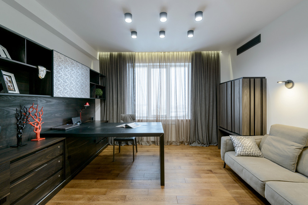 Массивная доска "BEARMADE" в брутальной квартире по проекту Риты Лессинг