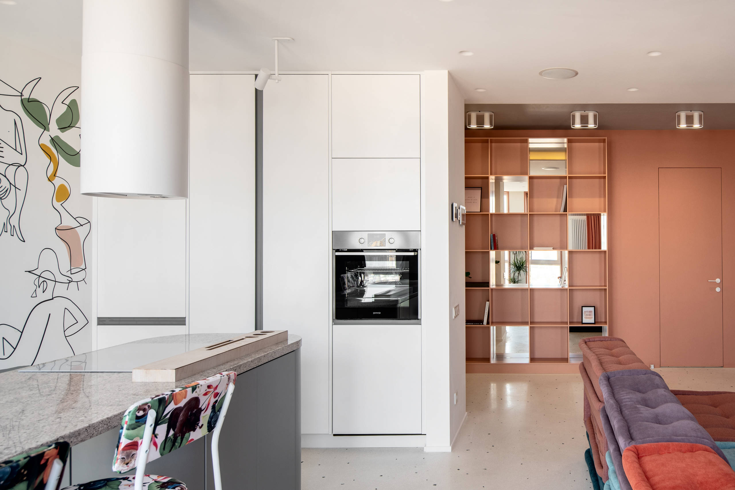 Houzz Украина: Квартира с окном из спальни в ванную