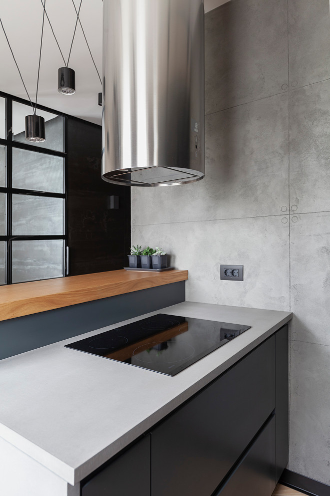 Кухня LOFT с островом и мойкой у окна