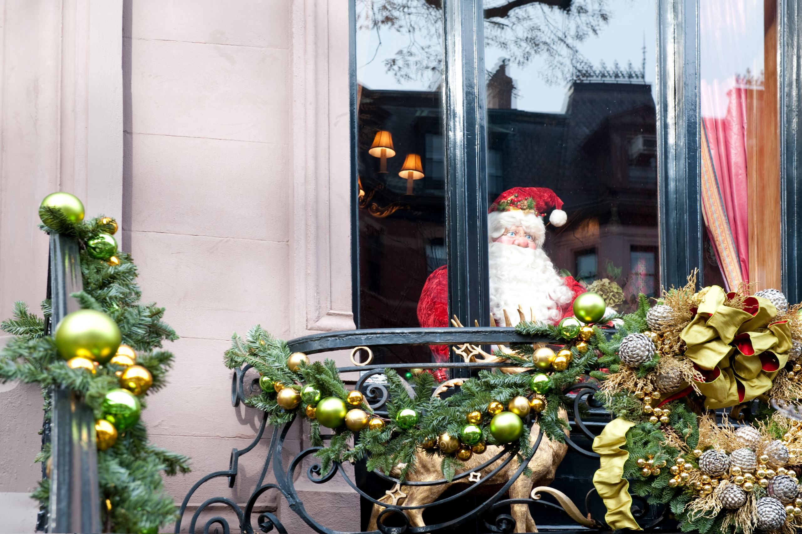 Одни дома: Идеи праздничного декора из 4-х любимых кинолент