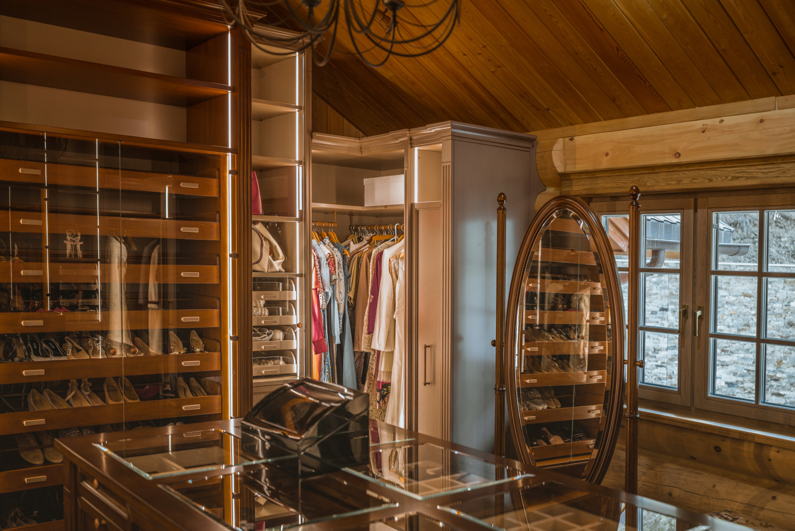 Обложка проекта: Гардеробная в деревянном доме на проекте "Агиос" (остров Кипр)