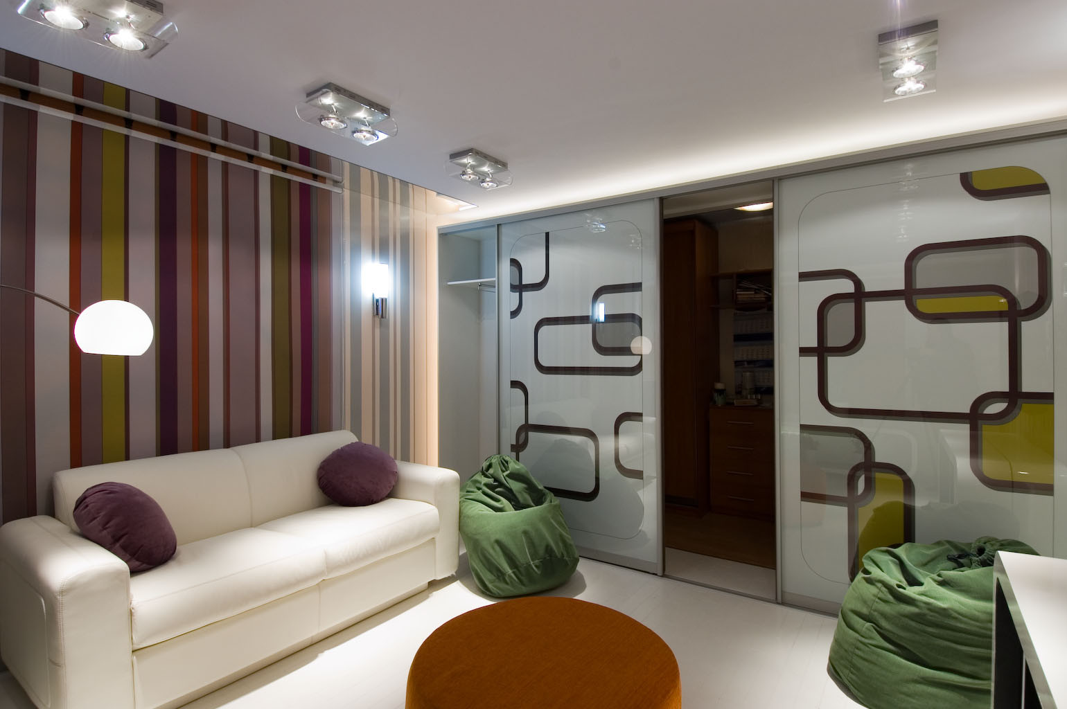 Universal drawing-room