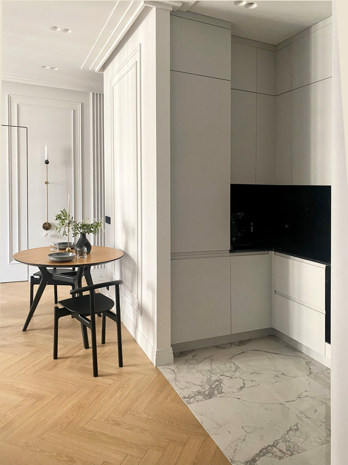 Графичный "Черно-белый" интерьер для студентки архитектурного ВУЗа