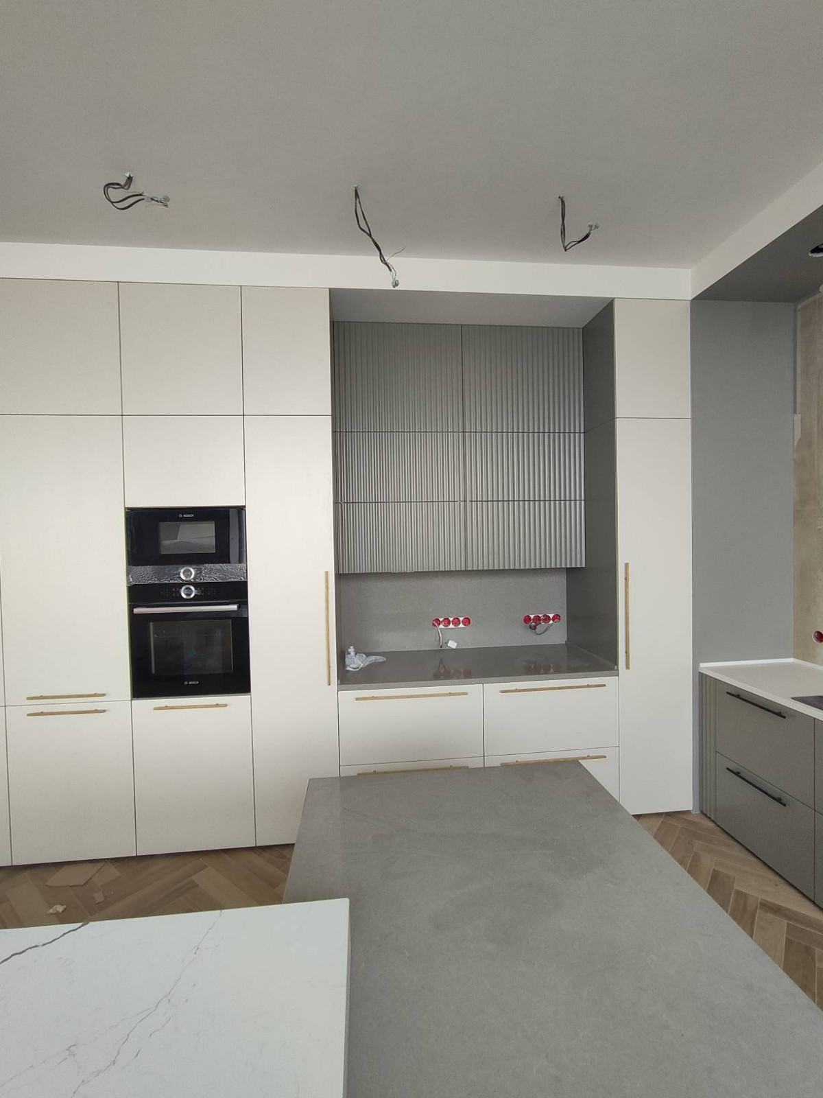 Большой кухонный гарнитур с островом