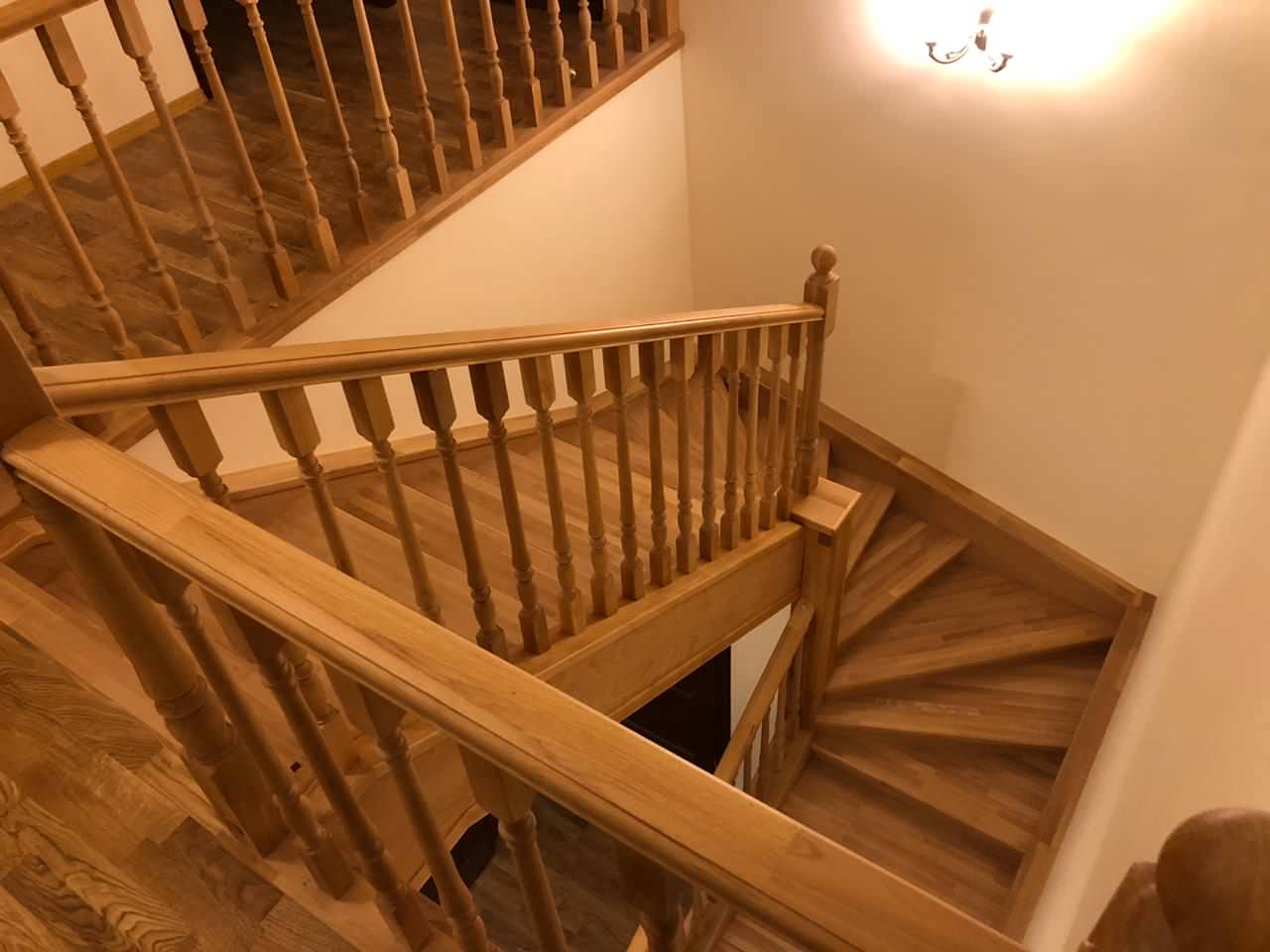 Классическая деревянная лестница