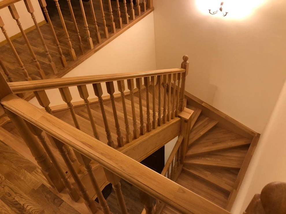 Классическая деревянная лестница