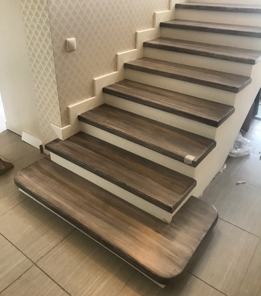 Лестница с фрезерованными балясинами