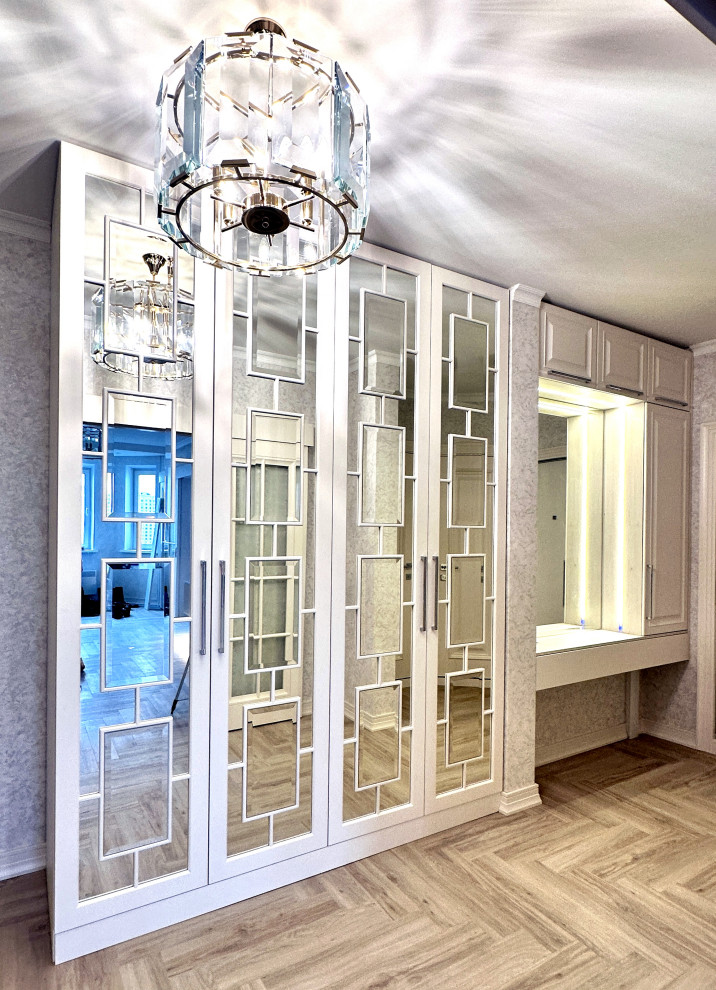 Шкаф с раскладкой в прихожую.