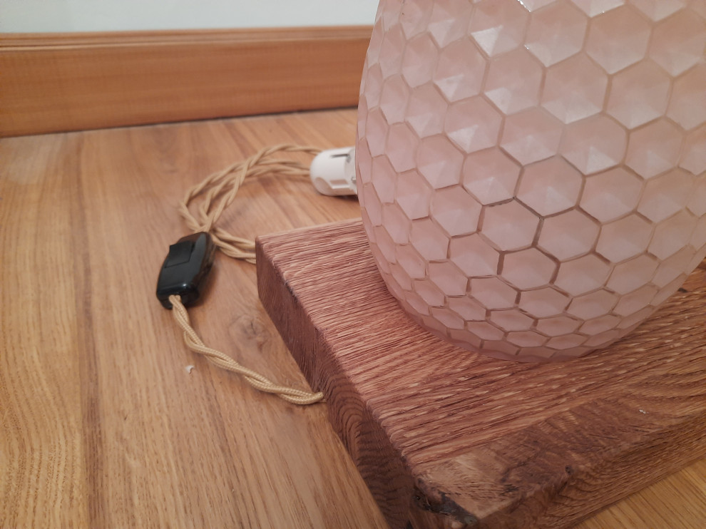 Настольная лампа