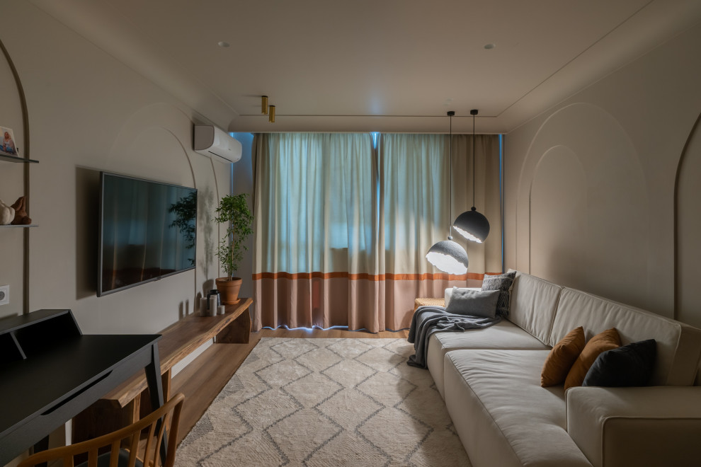 Солнце, арки и осиное гнездо в гостиной