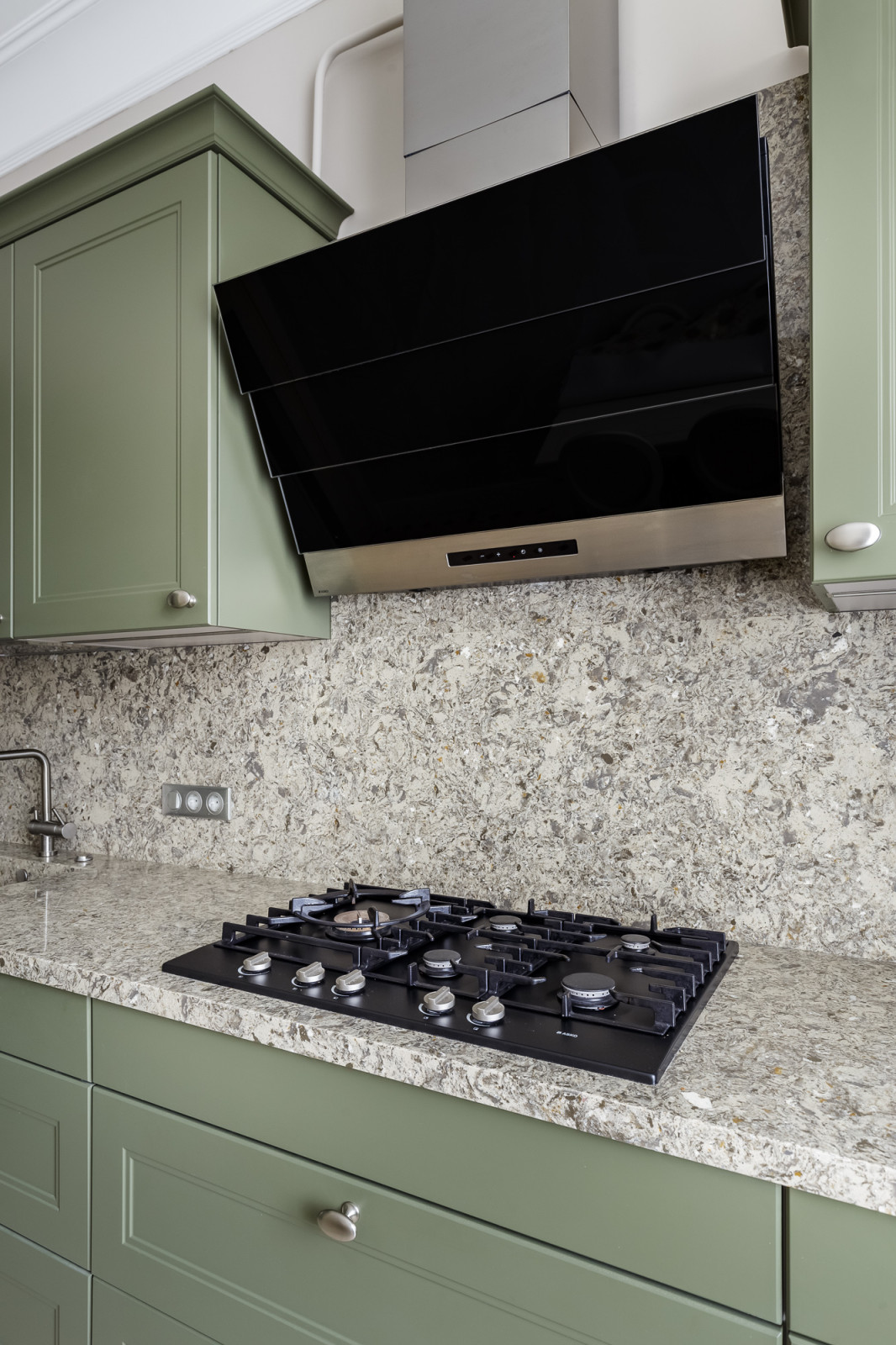 Кухня Nolte Windsor Lack для  легендарного диктора ЦТ И. Л. Кириллова