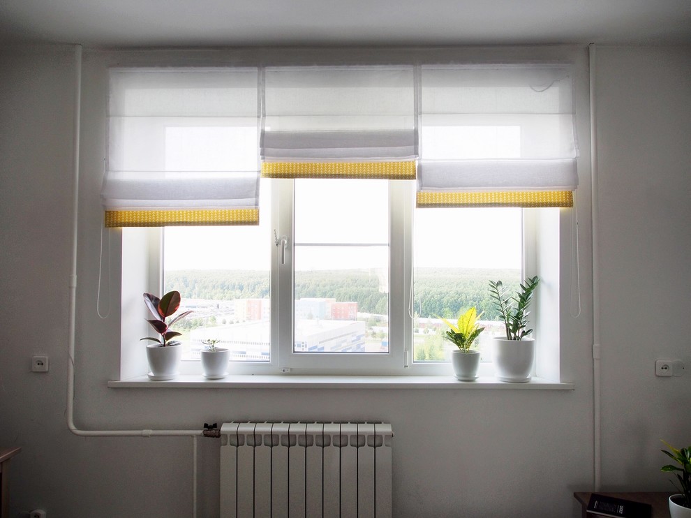 Спальня с желтыми акцентами для молодой пары