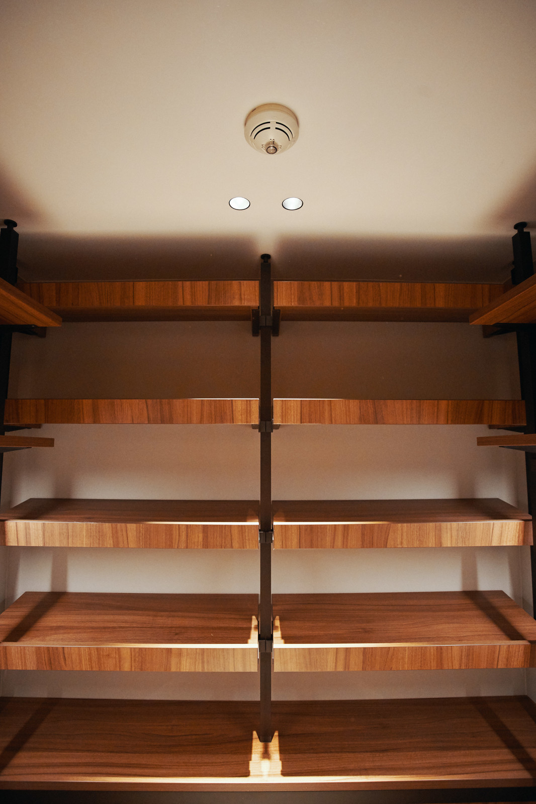 raumplus в интерьере квартиры на Минской, гардеробная UNO коридор