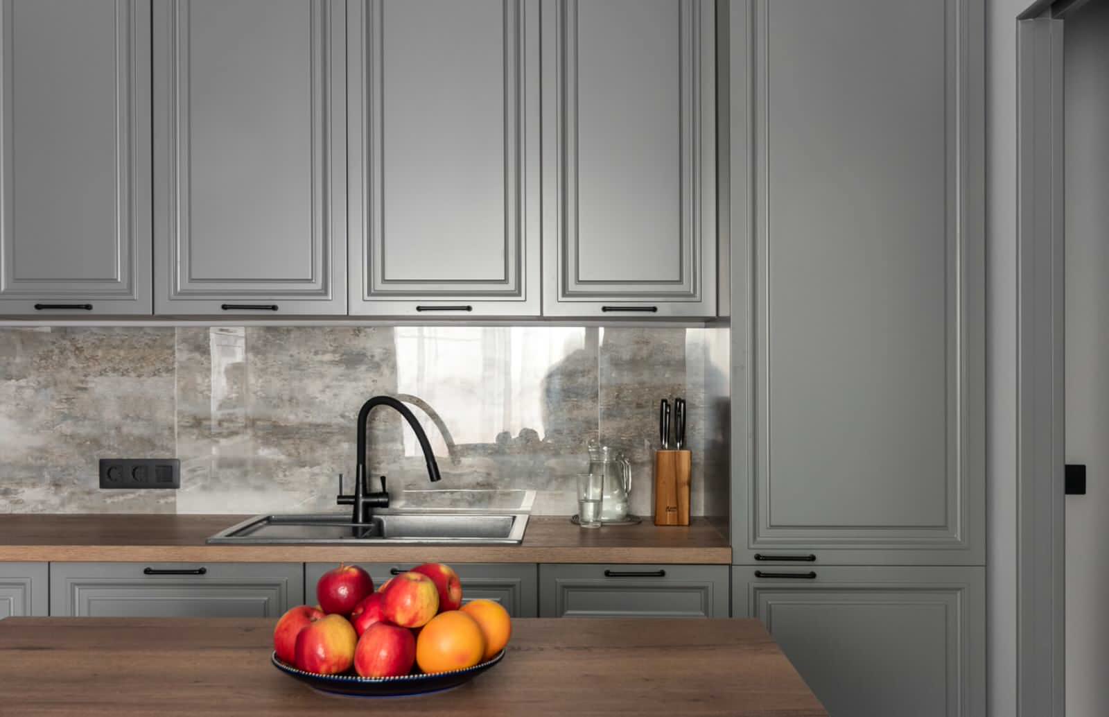 Кухня Италия в цвете мокрого асфальта