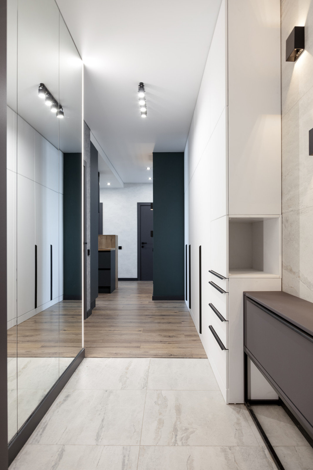 Проект с черными ванными комнатами