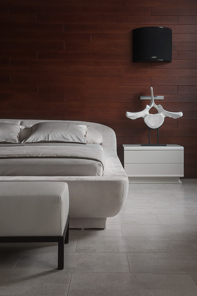 Современная квартира в Санкт-Петербурге с видом на озеро.