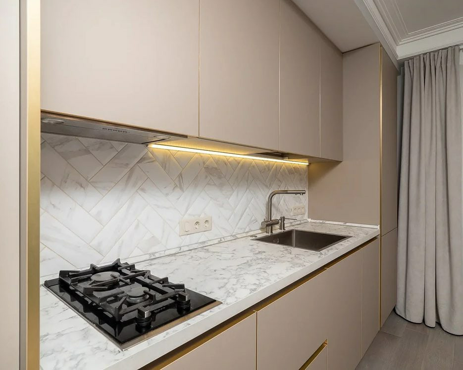 Бежевая прямая кухня на заказ