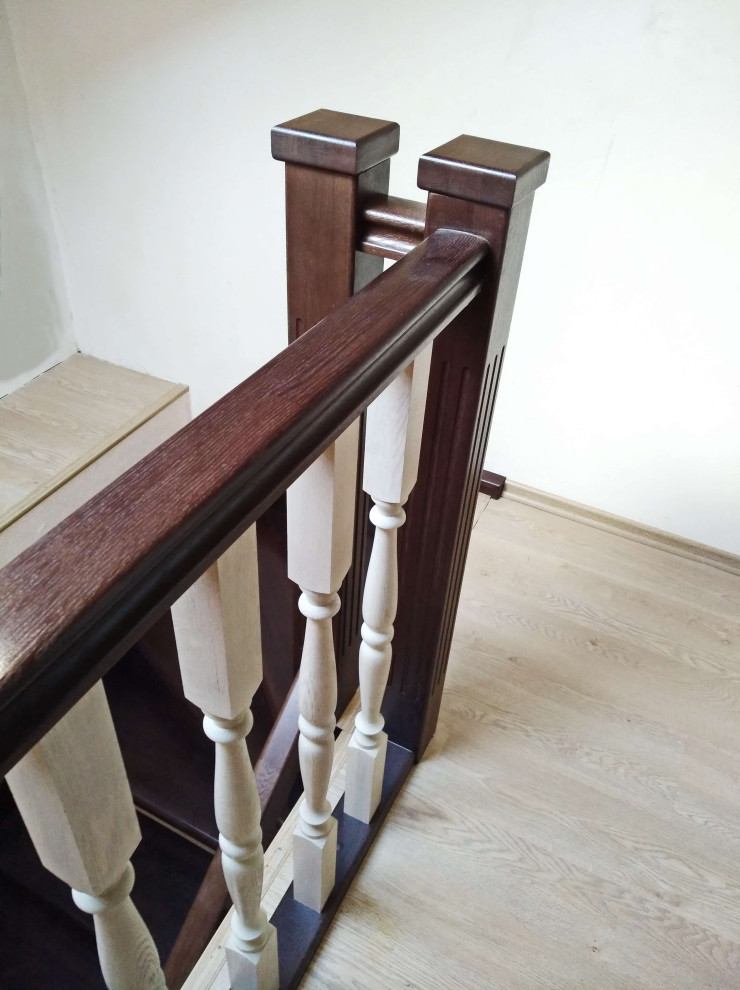 Лестница из дуба, обшивка каркаса