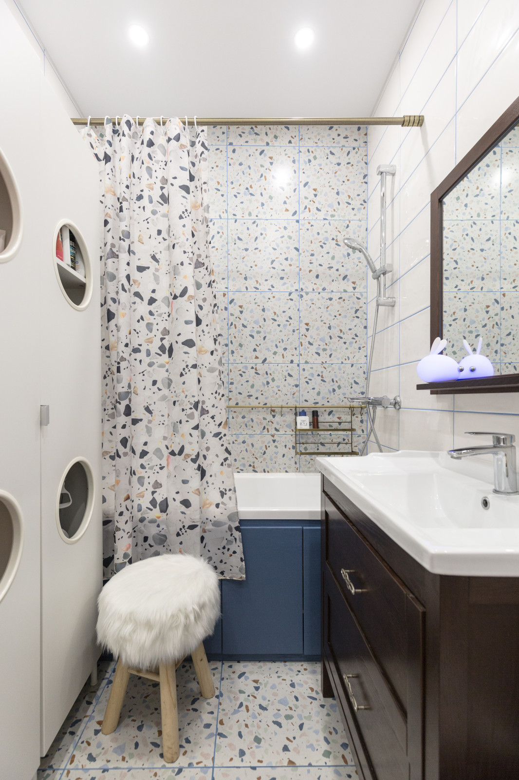 Обложка проекта: Ванная комната 4.66 кв.м с тераццо и синей затиркой.