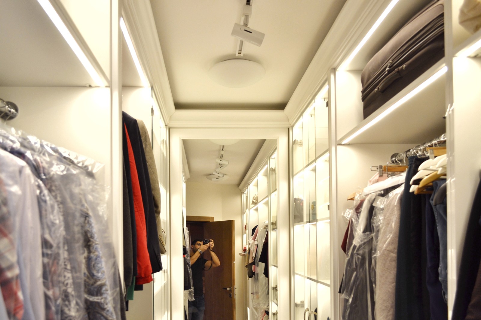 СОВРЕМЕННАЯ КВАРТИРА. МЕБЕЛЬ ИЗ ШПОНА.