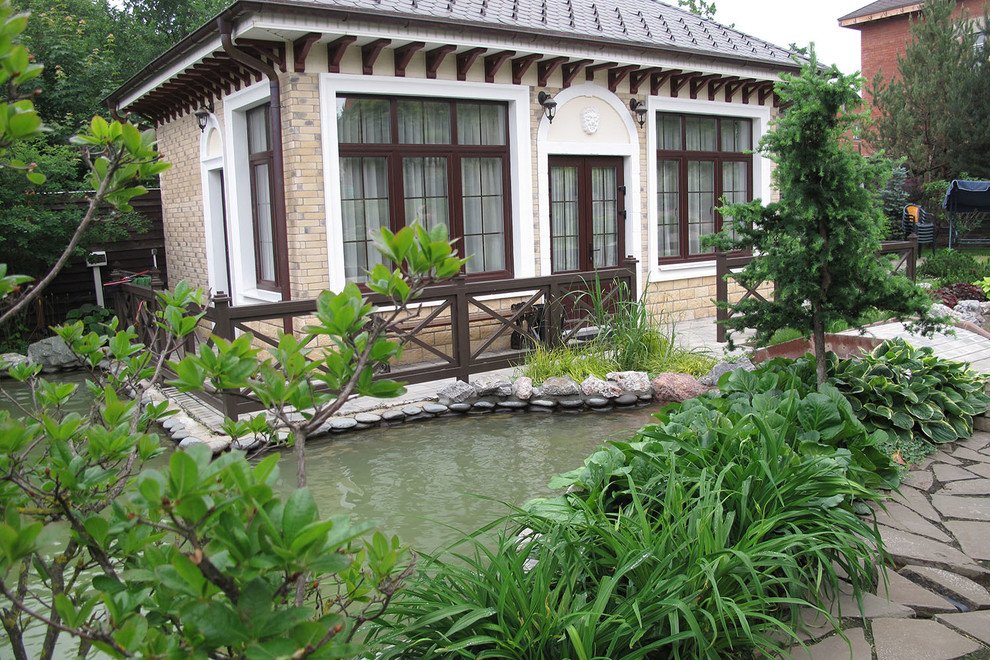 Сад с ручьем В Новогорске 2009 г