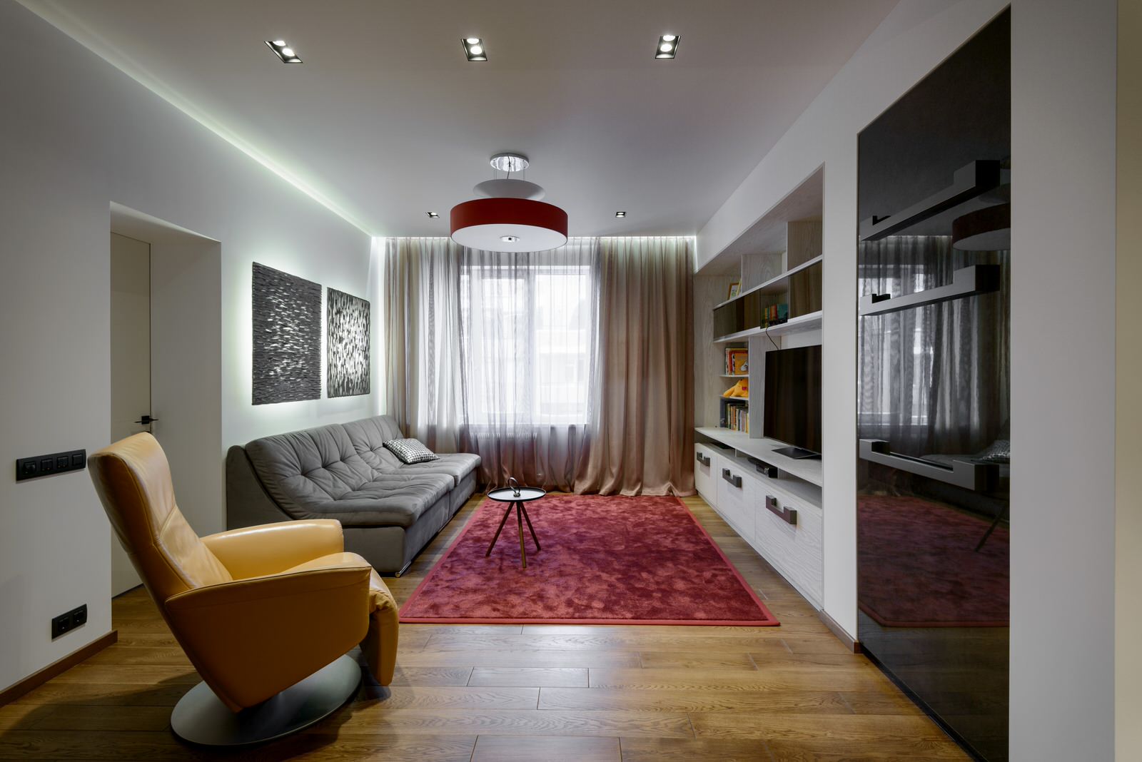 Массивная доска "BEARMADE" в брутальной квартире по проекту Риты Лессинг