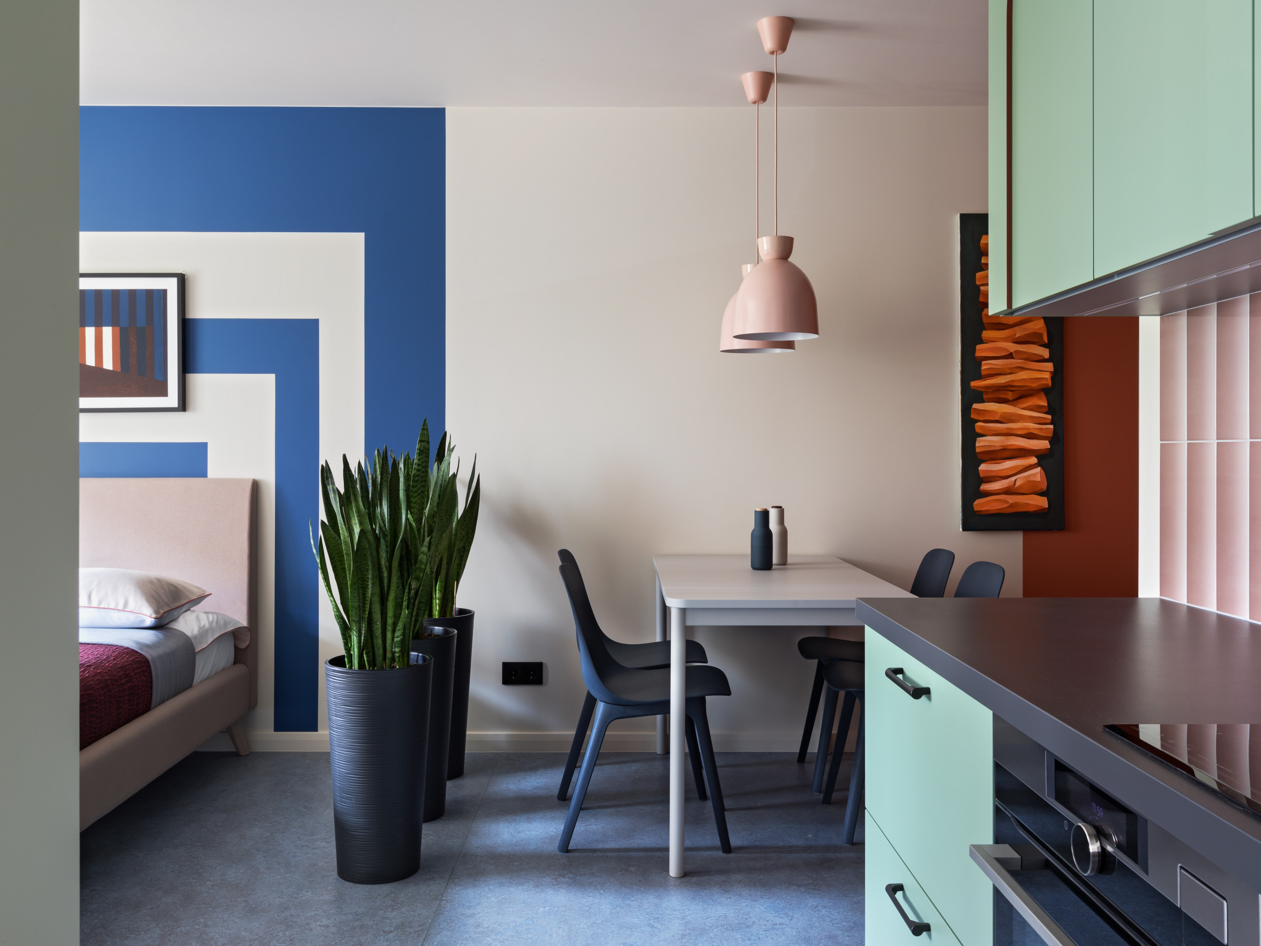 Houzz Беларусь: Колор-блокинг в минской квартире-студии