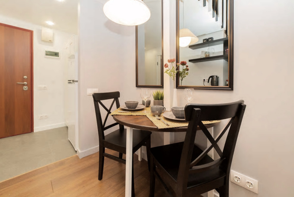 Двухэтажная студия, обшитая деревом