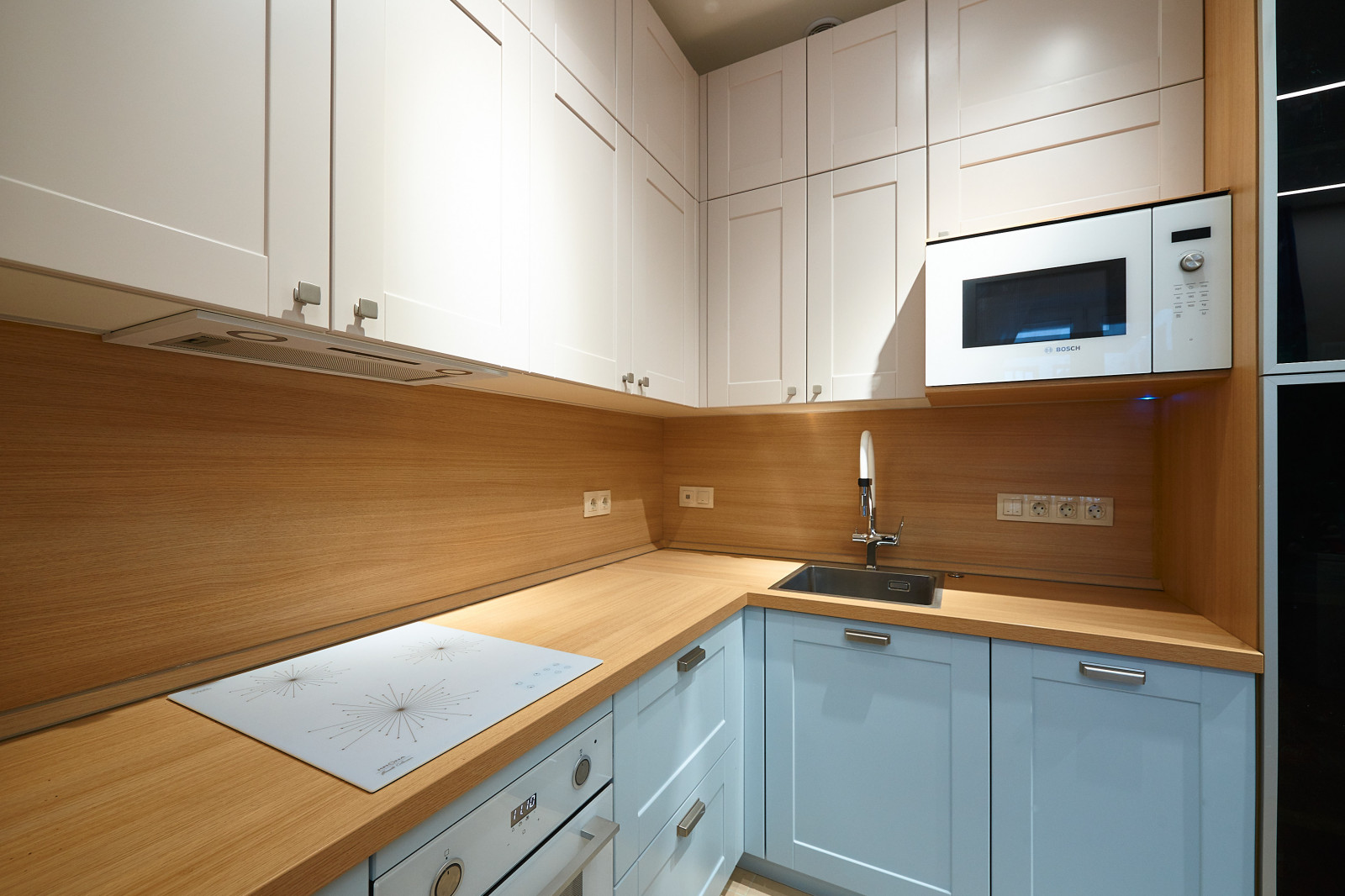 Кухня из эмали и шкаф для хранения