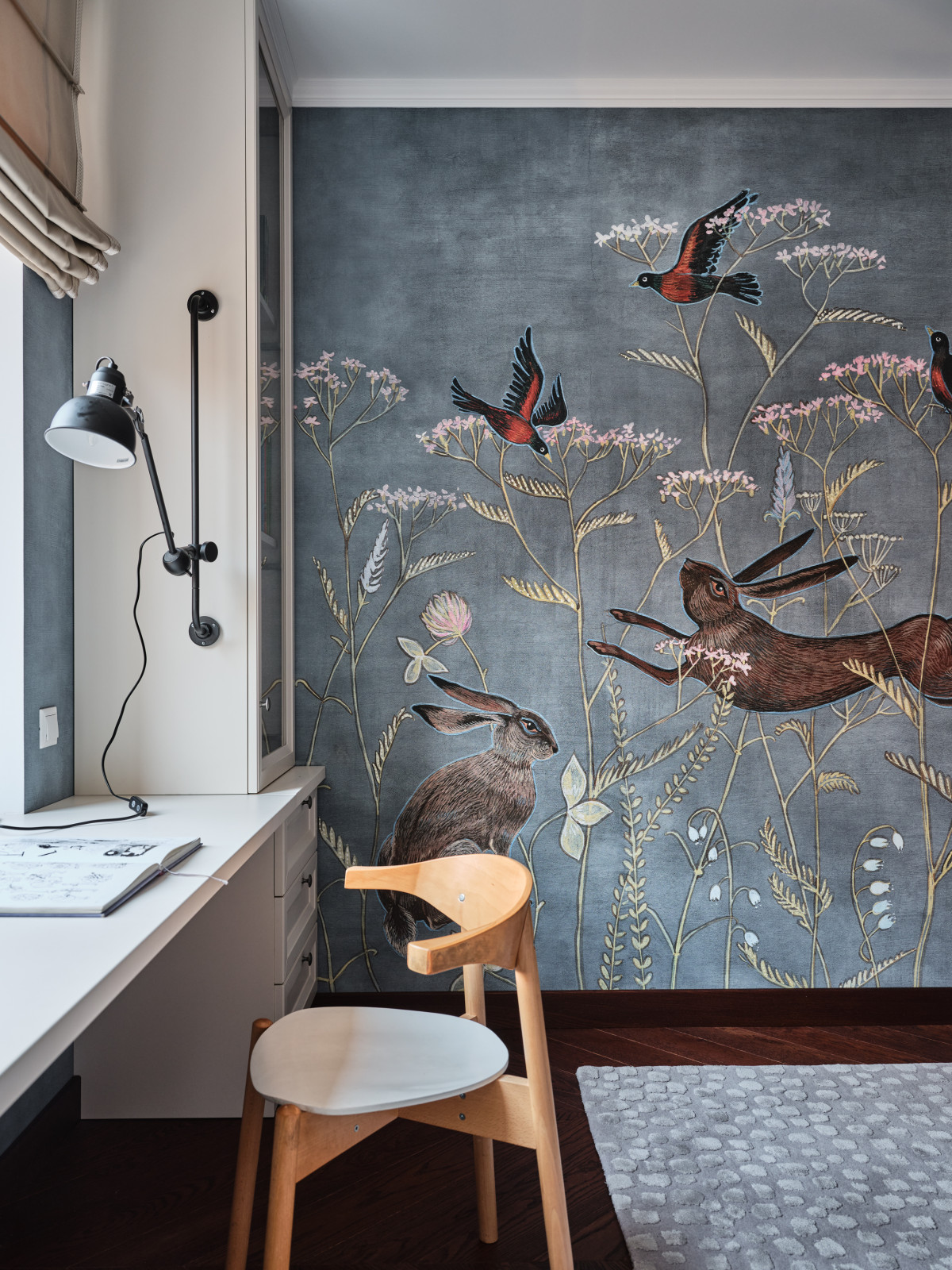 Яркий интерьер с антикварным декором