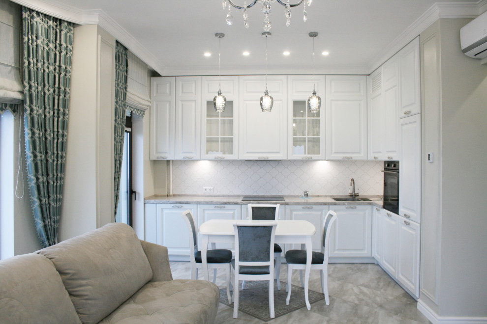 Белая неоклассика с оттенком морской волны