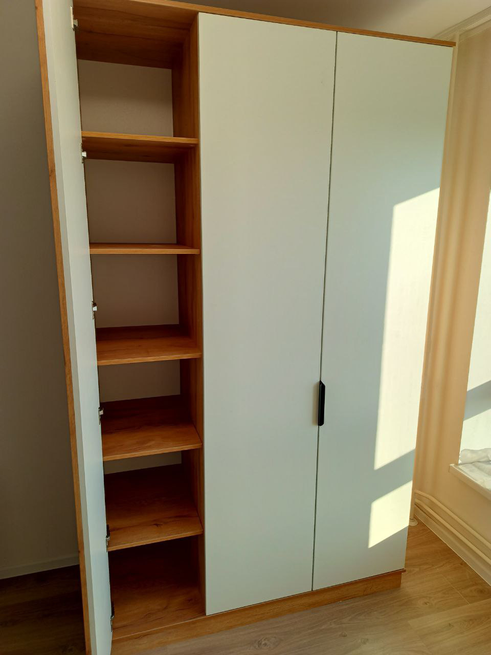 Распашные шкафы