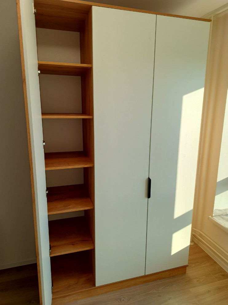 Распашные шкафы