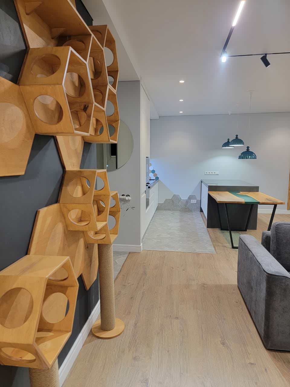 Квартира для молодой пары и их котиков