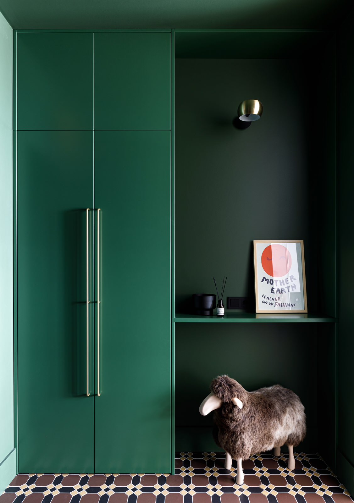 Квартира с панорамными окнами для семьи врачей