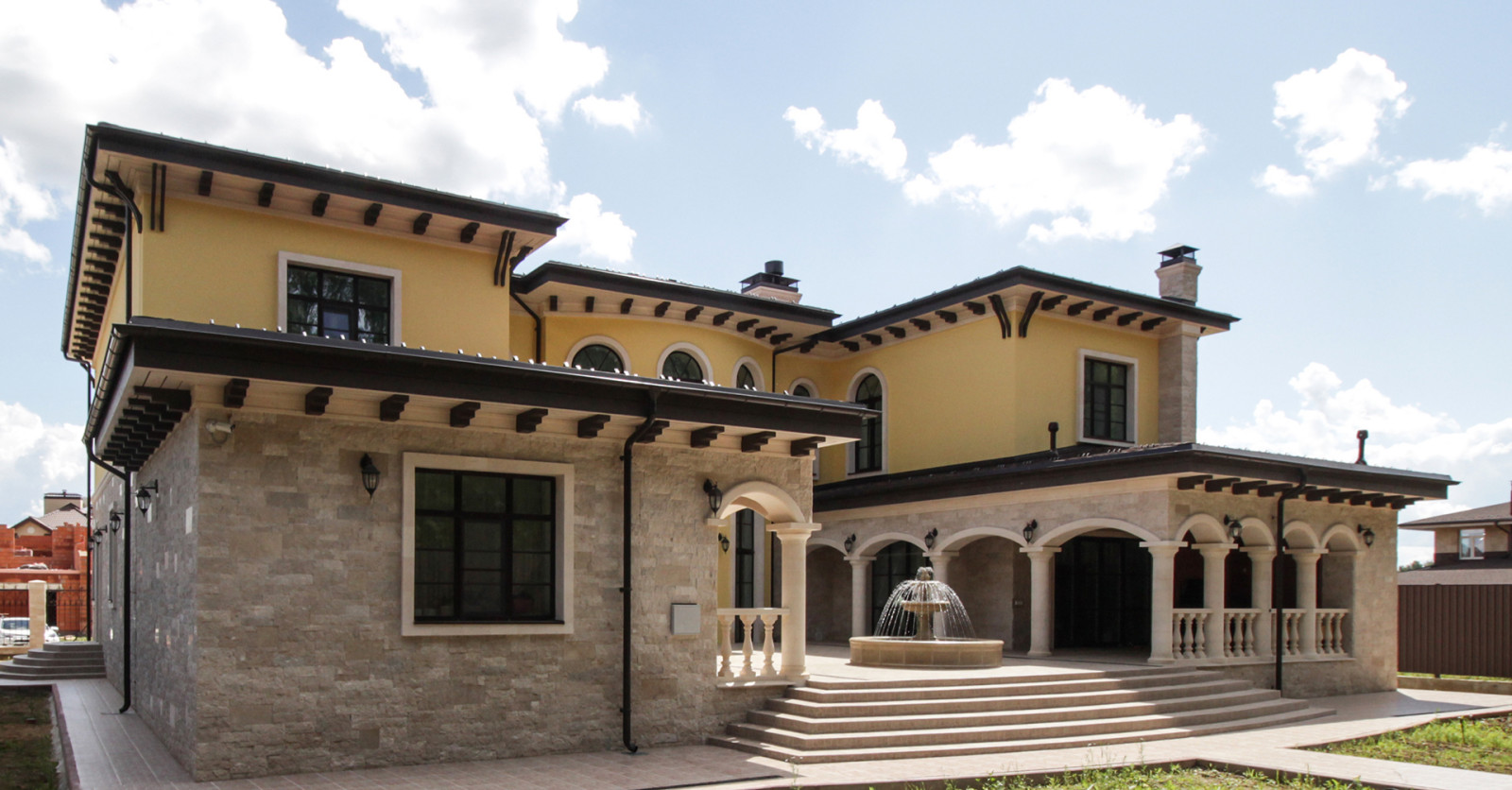 Дом в тосканском стиле. Внутренний двор