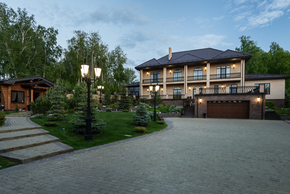 ДОМ НА ХОЛМЕ