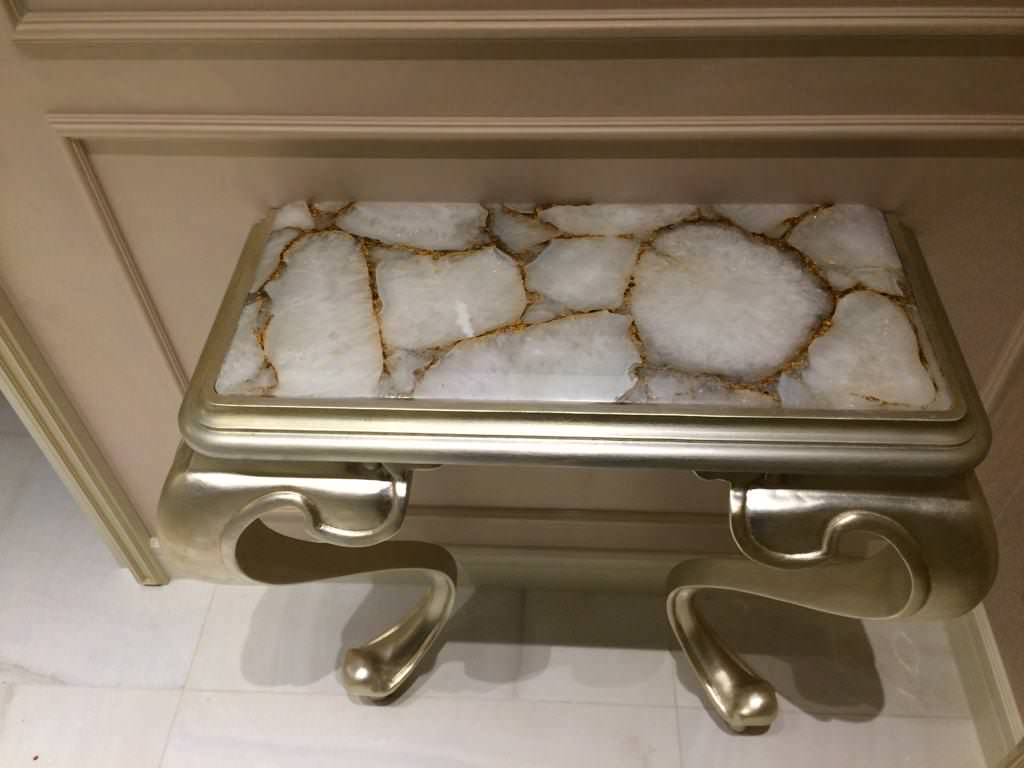 Столешницы из натурального белого Агата с сусальным золотом