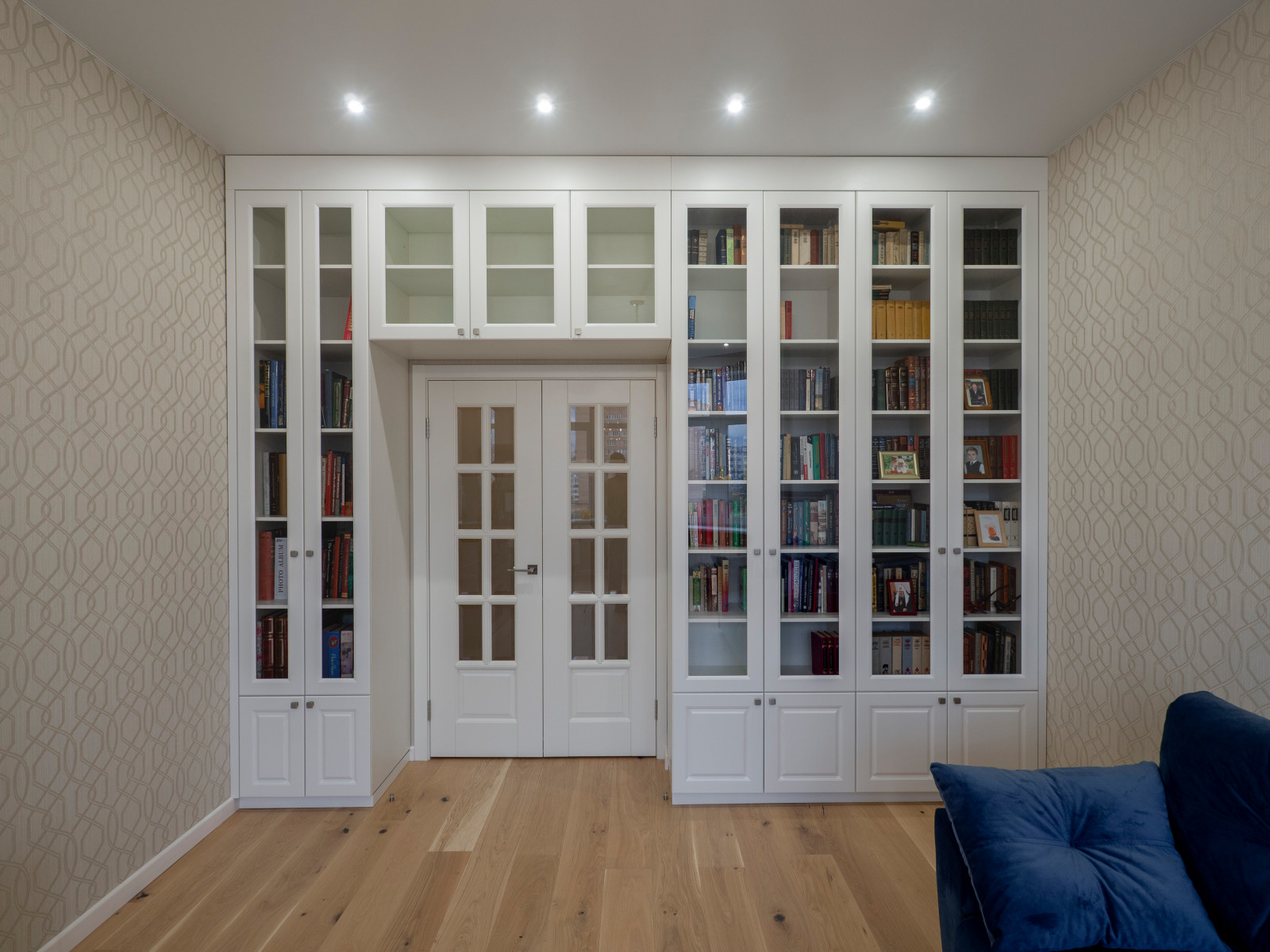 Меблировка спальни и кабинета в светло-мятном цвете