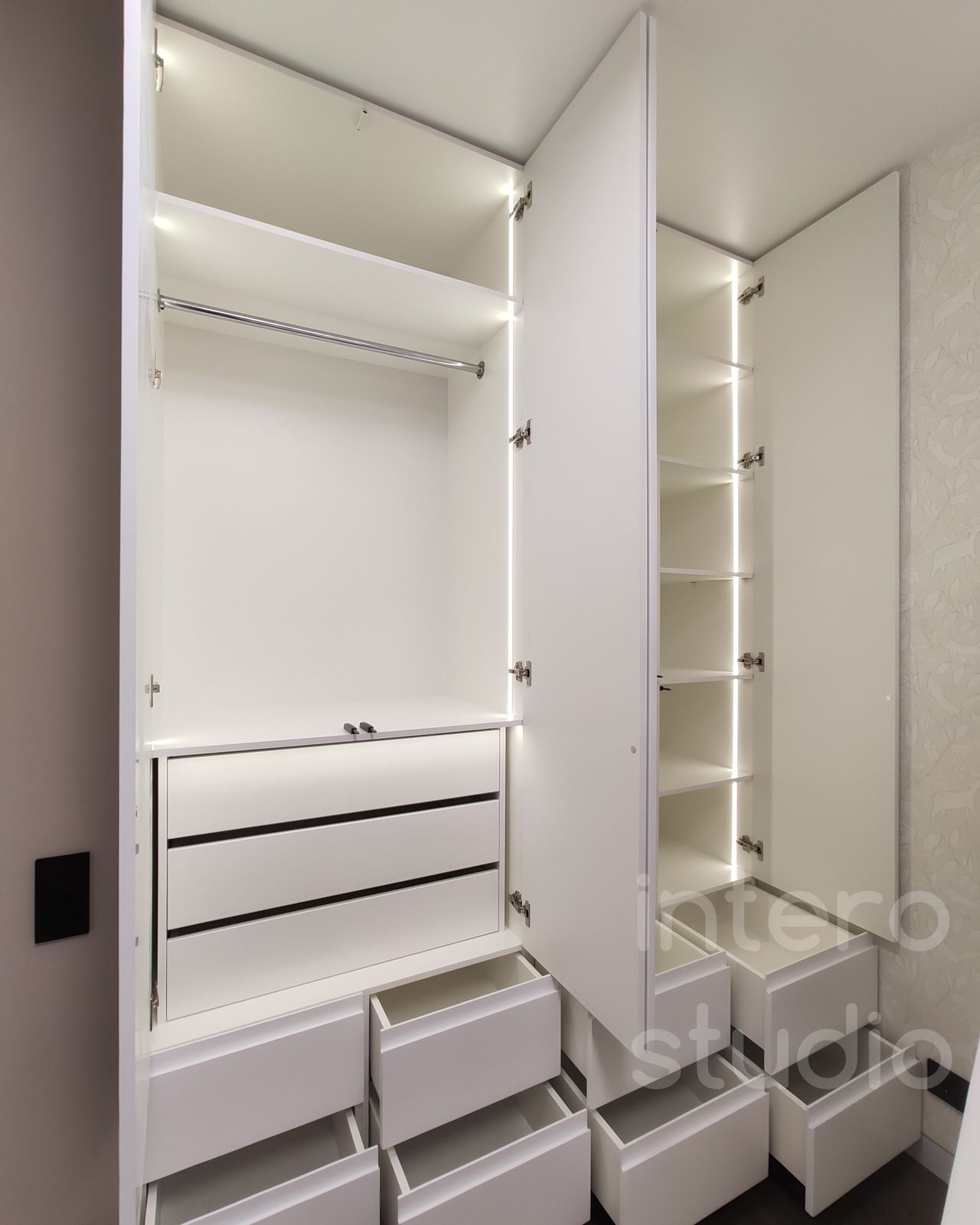 Обложка проекта: Шкаф распашной на заказ, ЖК Черняховского 19, Москва