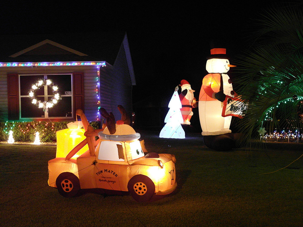 Новогодние праздники в саду — идеи зимнего декора для улицы