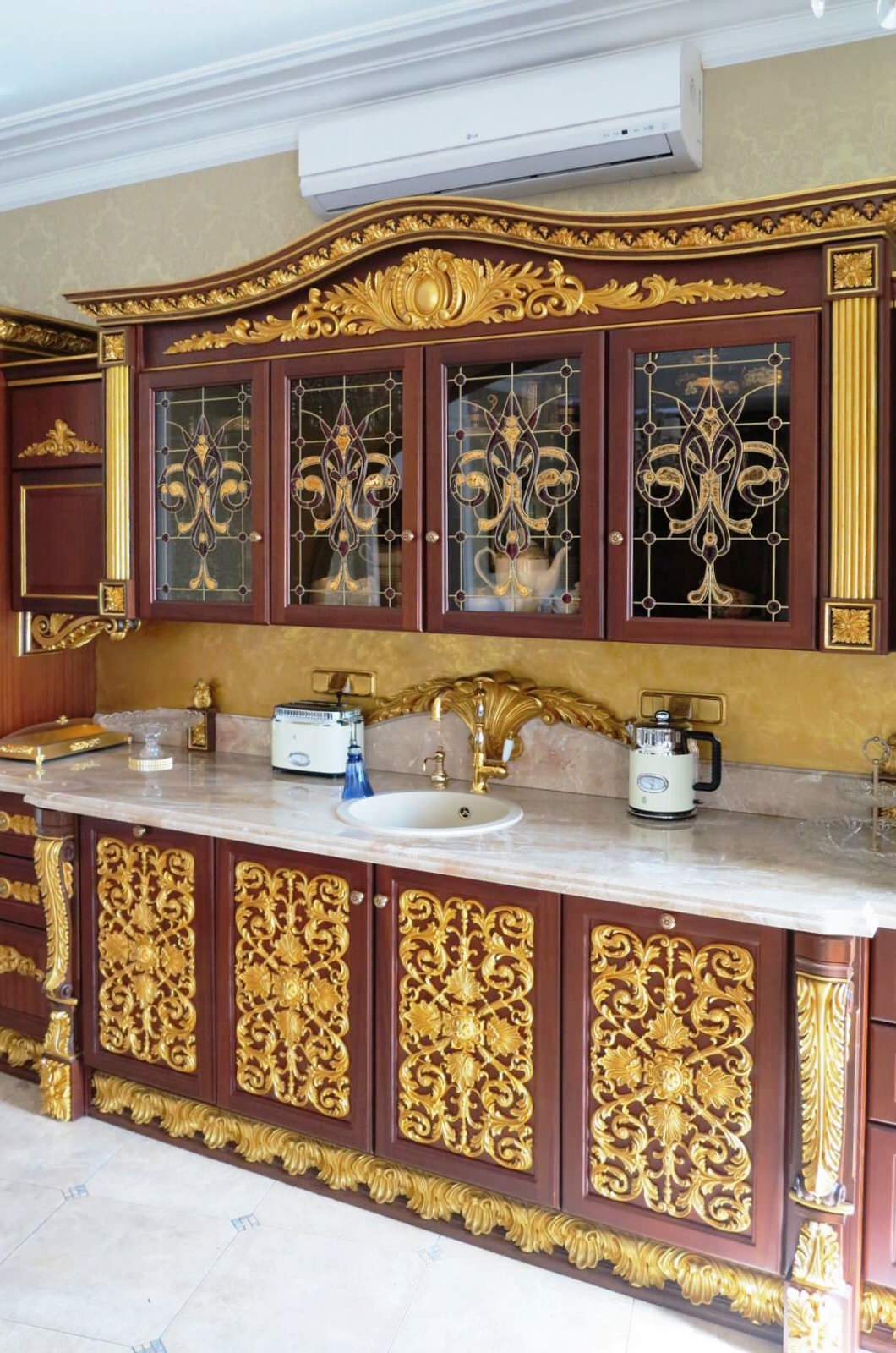 Буфет в Дворцовом стиле